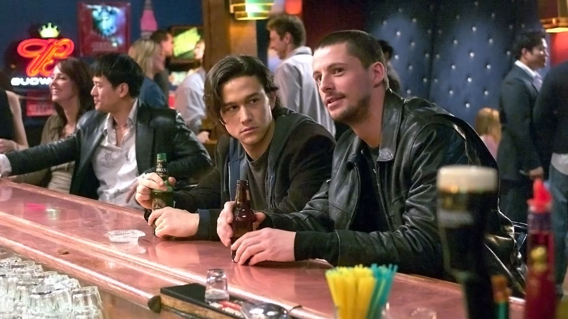 Joseph Gordon-Levitt wearing Casio Databank in The Lookout