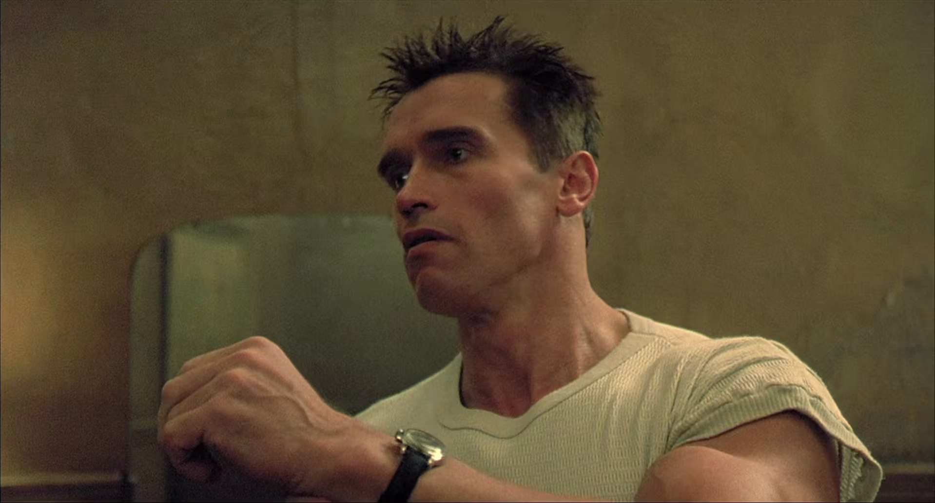 Arnold Schwarzenegger wearing Unidentified Watch in Red Heat