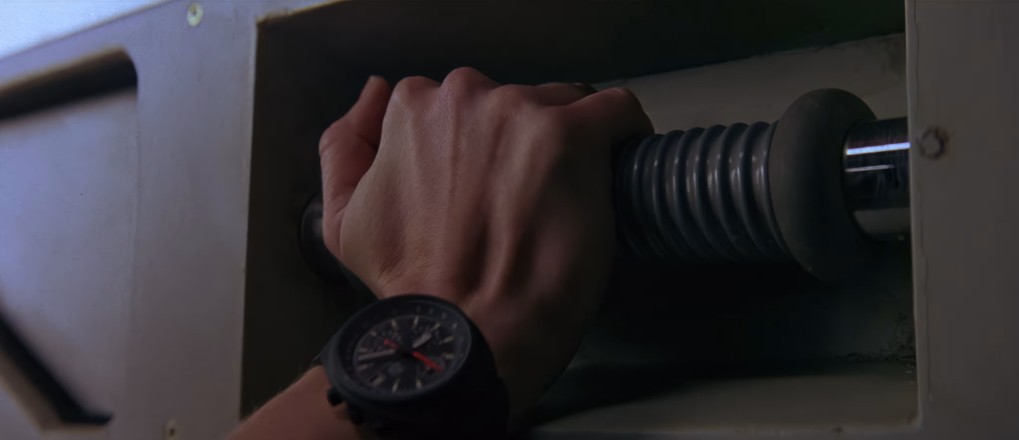Lisa Eilbacher wearing Unidentified Watch in Leviathan