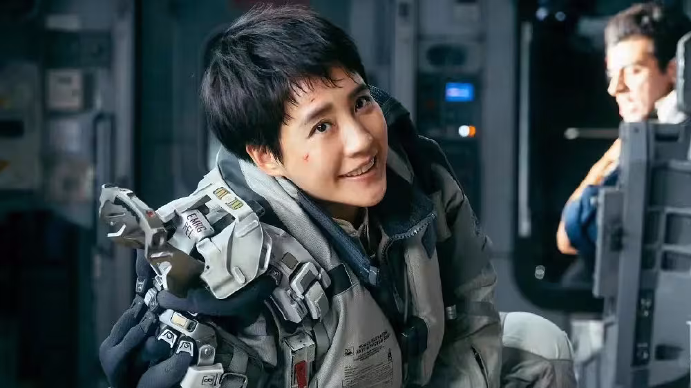 Wang Zhi wearing Hamilton Jazzmaster in The Wandering Earth 2