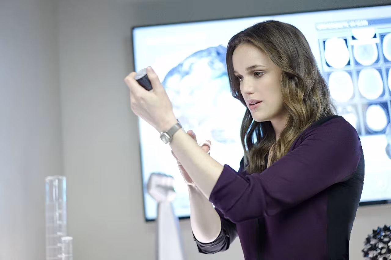 Elizabeth Henstridge wearing Carriage in Marvel's Agents of S.H.I.E.L.D.