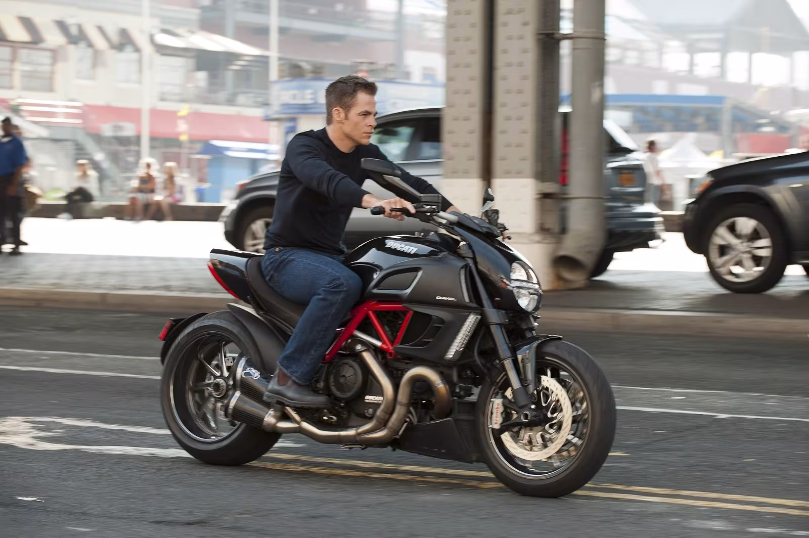 Chris Pine wearing Casio SGW300H-1AV in Jack Ryan: Shadow Recruit