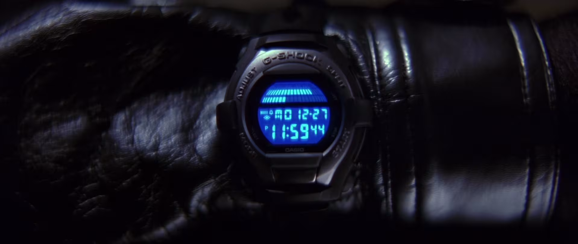 Catherine Zeta-Jones wearing Casio G-Shock in Entrapment