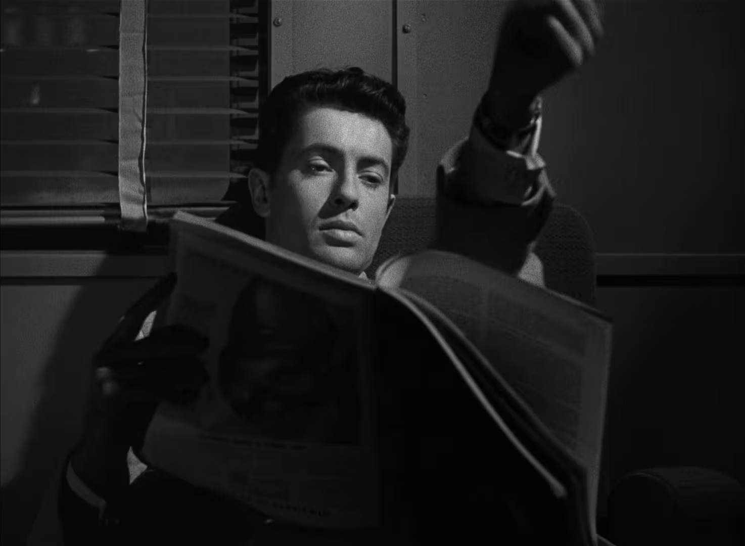 Farley Granger wearing Unidentified Watch in Strangers on a Train