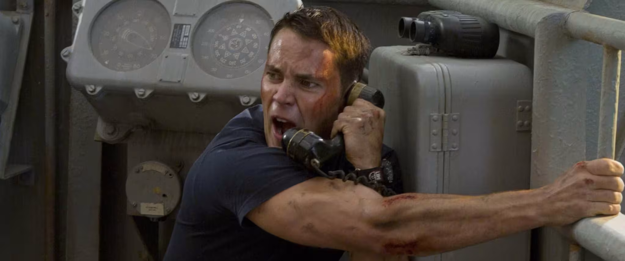 Taylor Kitsch wearing Luminox 3901 in Battleship