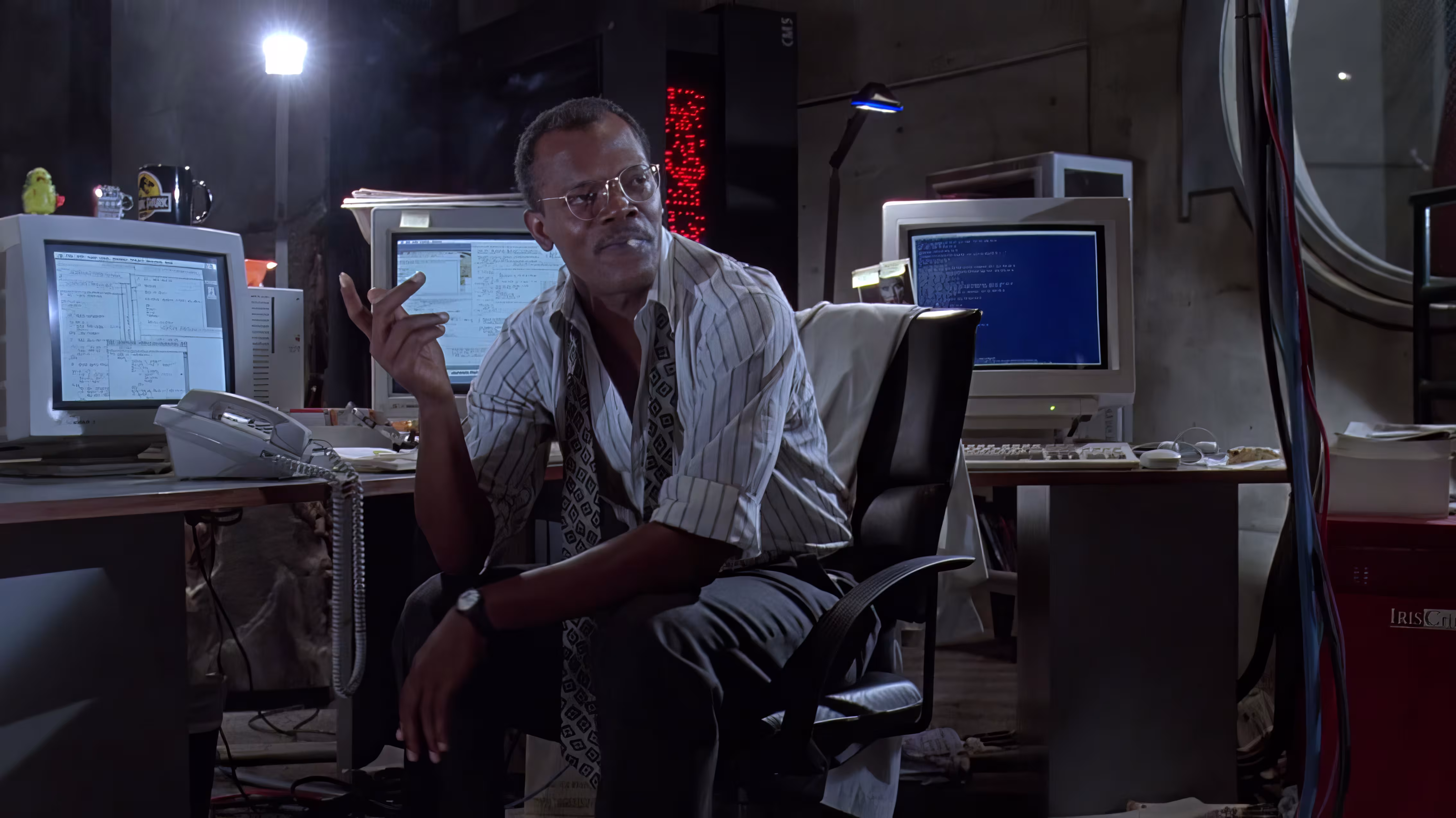 Samuel L. Jackson wearing Unidentified Watch in Jurassic Park