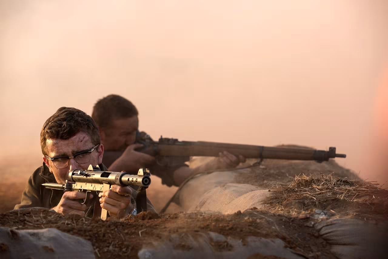 Charlie Kelly wearing Unidentified watch in The Siege of Jadotville