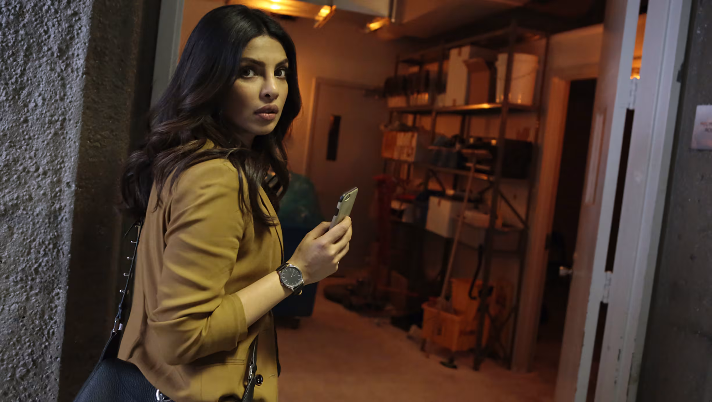 Priyanka Chopra Jonas wearing Unidentified watch in Quantico