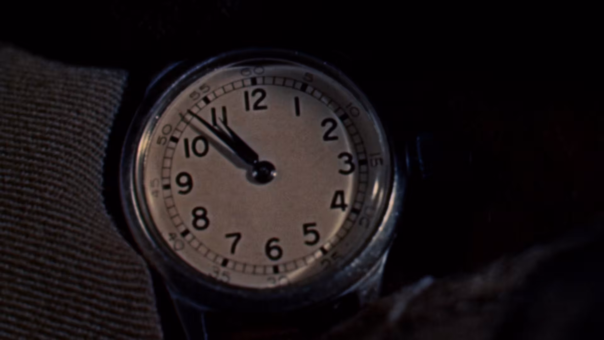 Anthony Dawson wearing Unidentified watch in Dial M for Murder