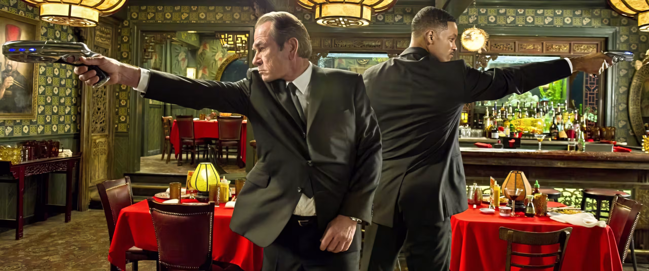 Tommy Lee Jones wearing Hamilton Ventura in Men in Black 3