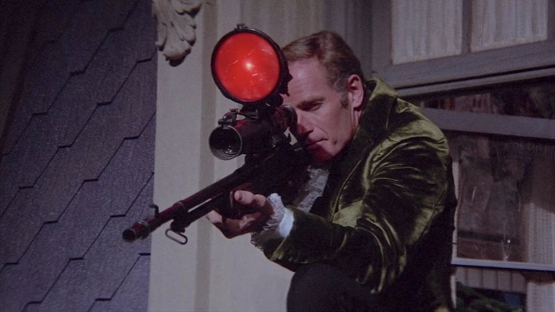 Charlton Heston wearing Unidentified watch in The Omega Man