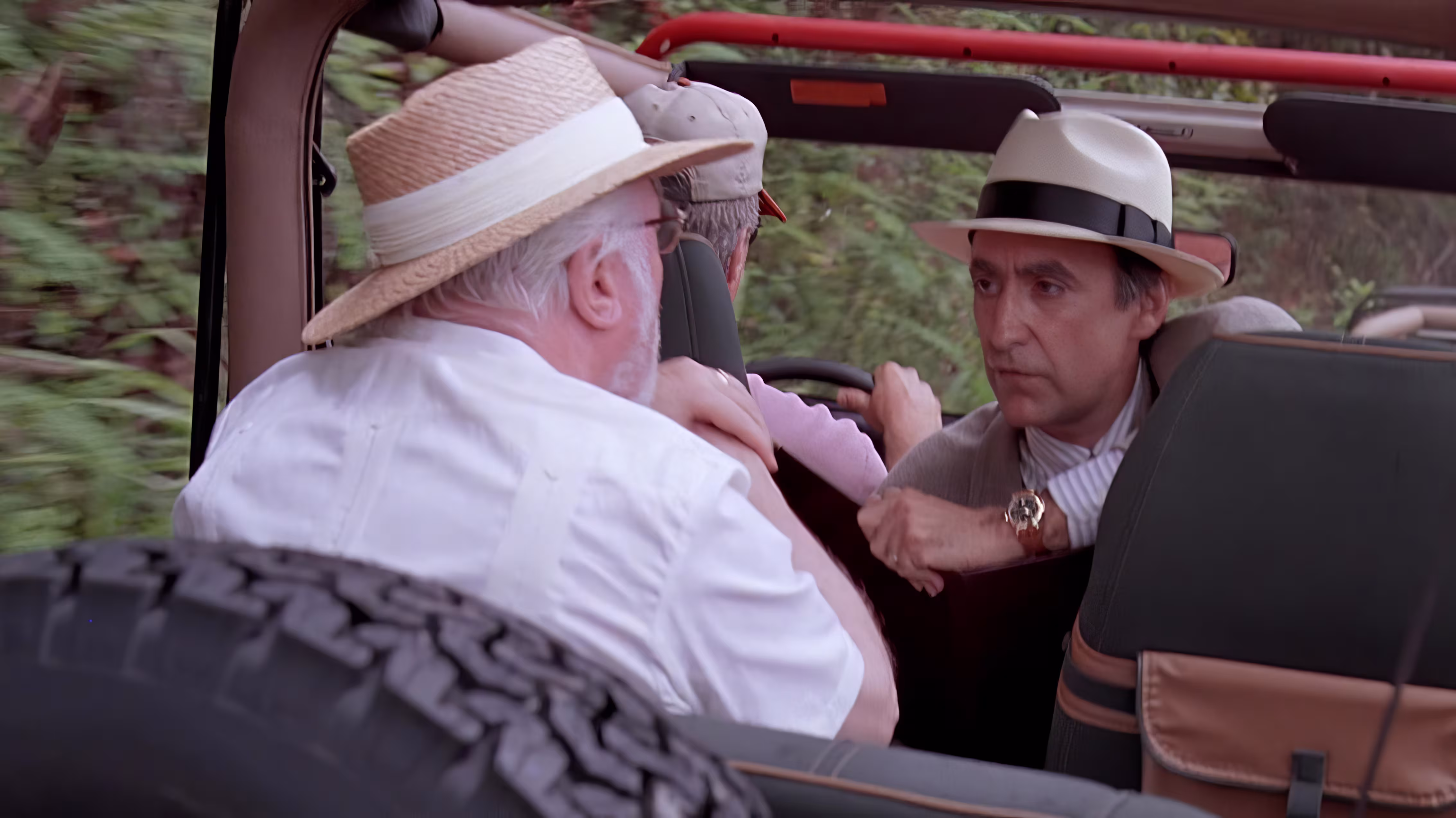 Martin Ferrero wearing Unidentified watch in Jurassic Park