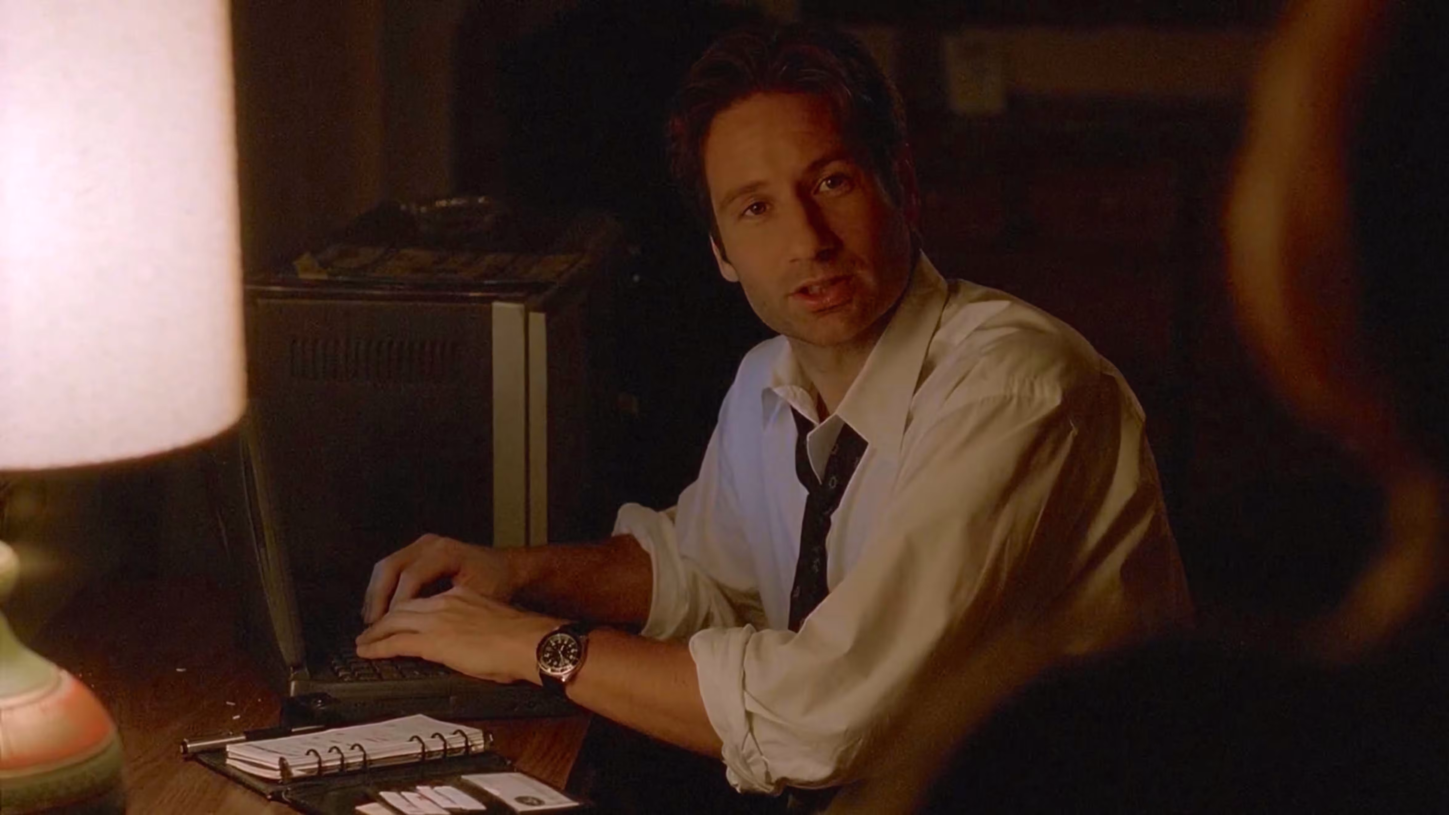 David Duchovny wearing Unidentified watch in The X-Files