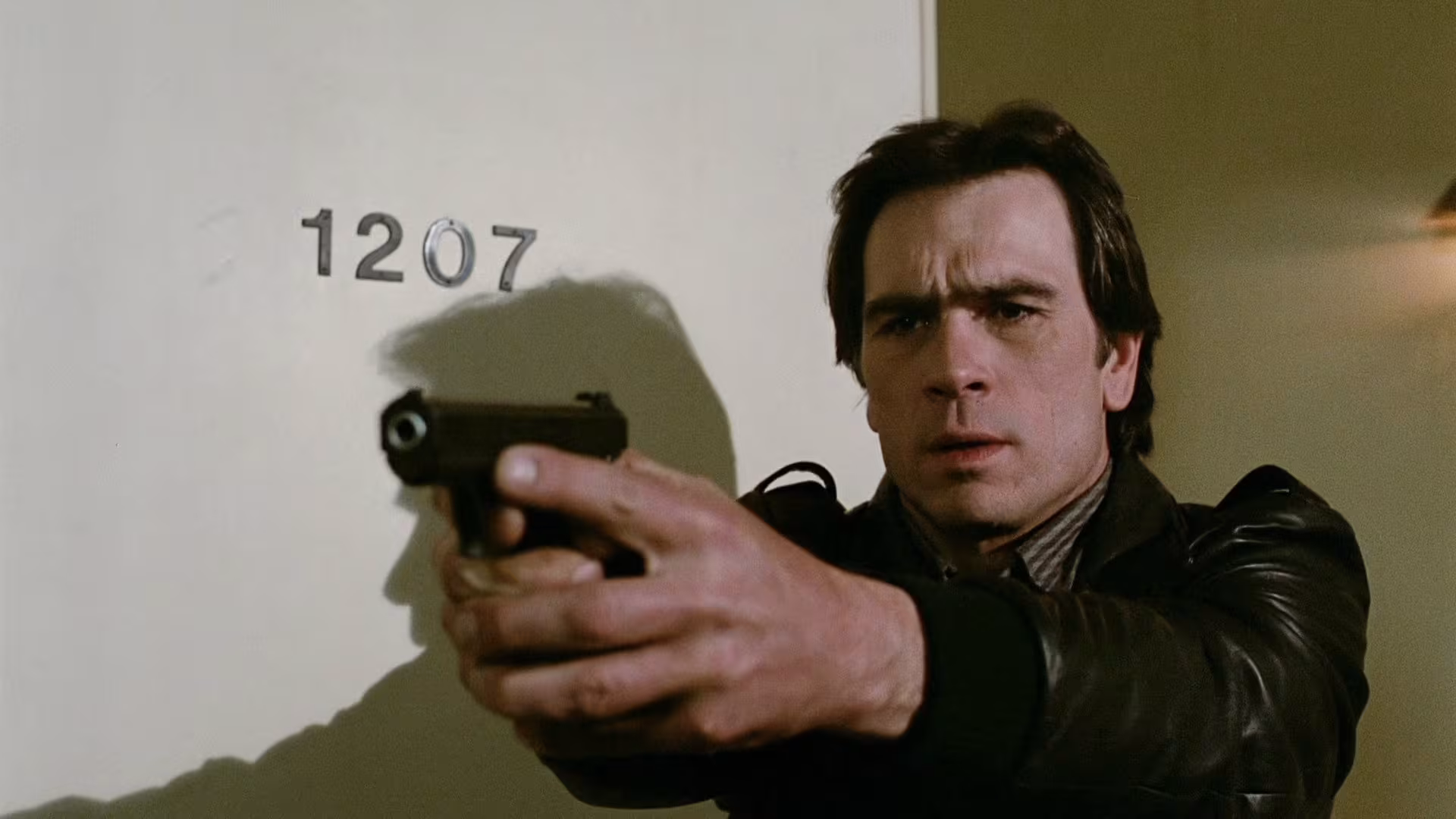 Tommy Lee Jones wearing Seiko UC-2000 in Black Moon Rising