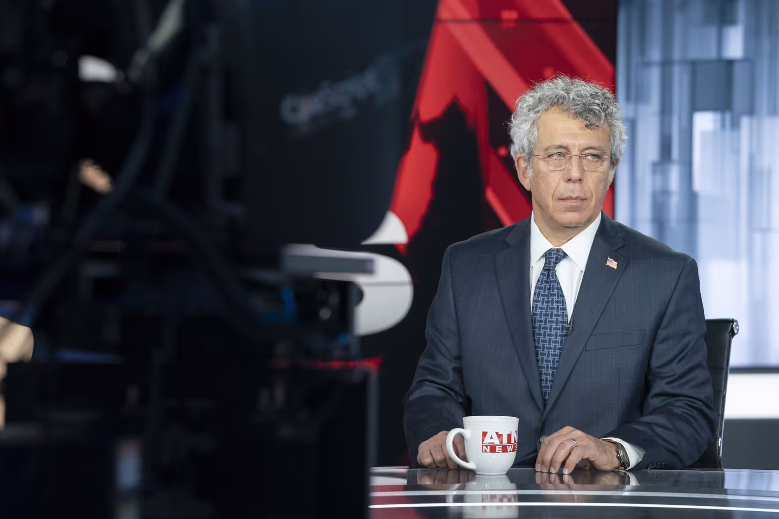Eric Bogosian wearing Unidentified watch in Succession